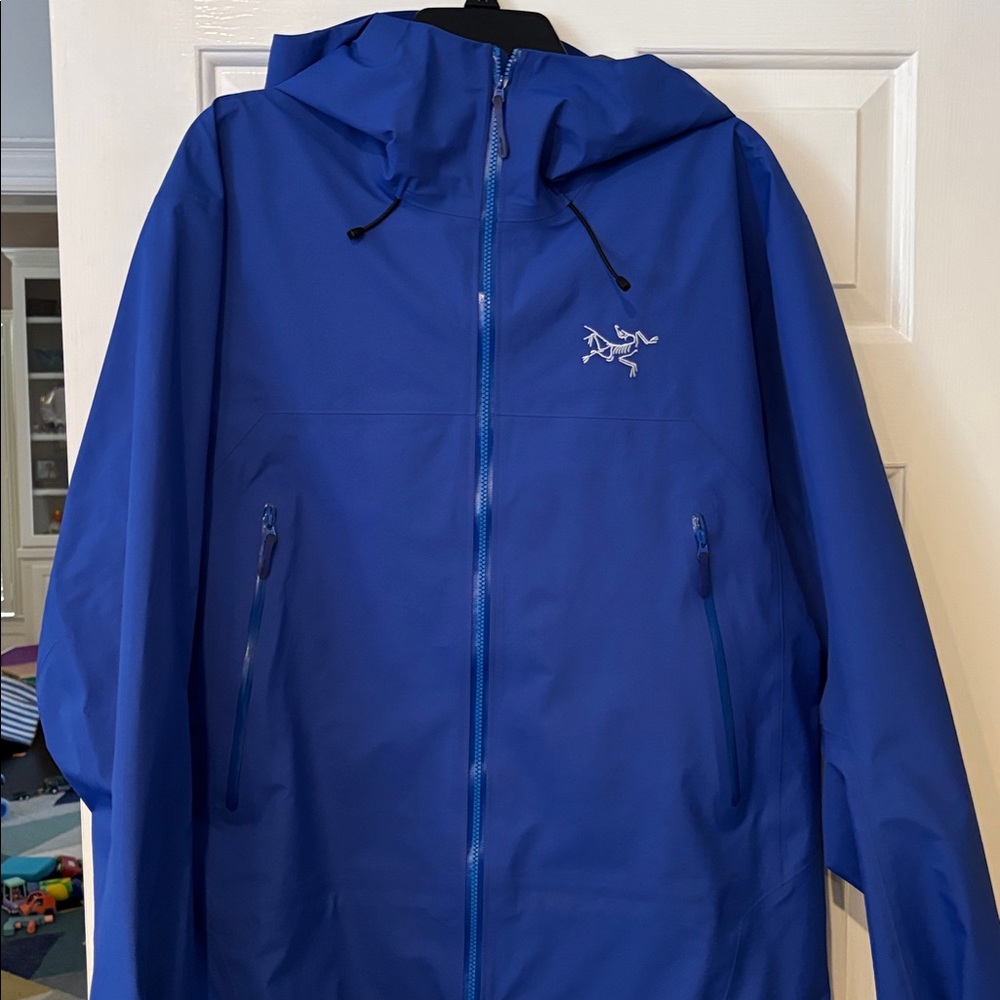 Arc’teryx Men’s Beta SL Jacket - Large, Vitality  - Excellent used condition.